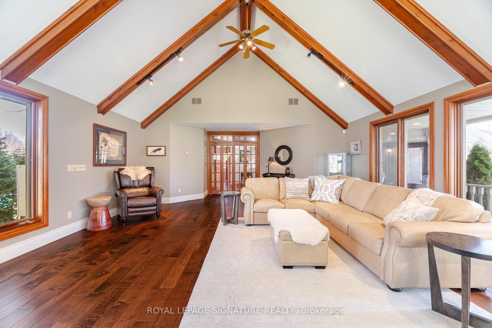 587 Hillcrest Road photo 18