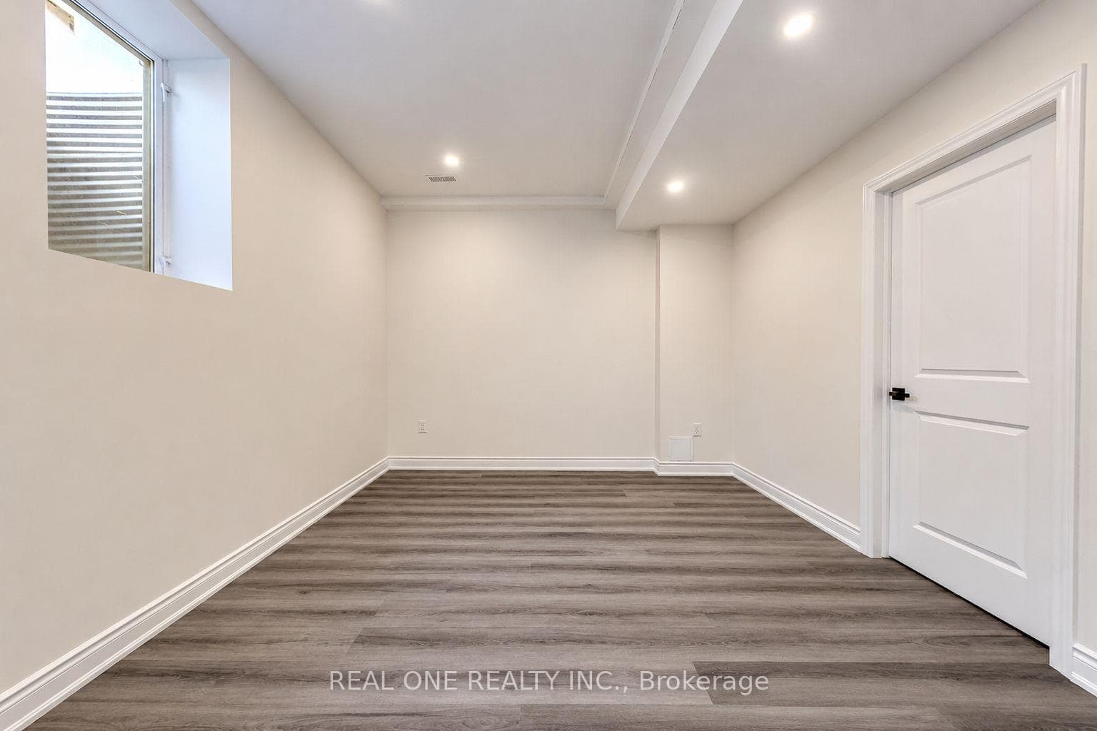 43 Viva Gardens Unit BSMT photo 17