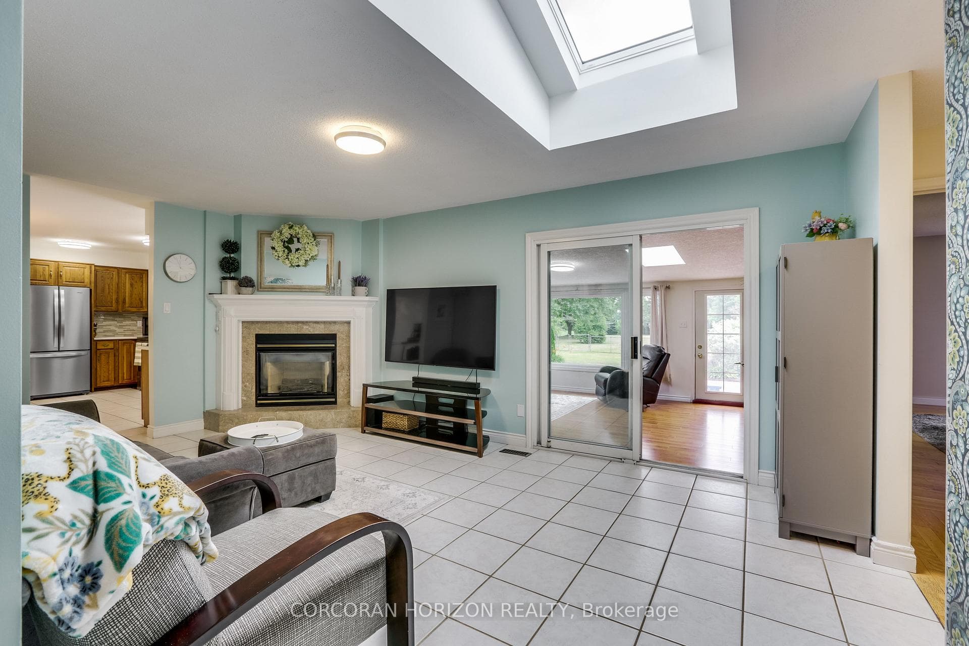 4542 Avenue Road photo 10