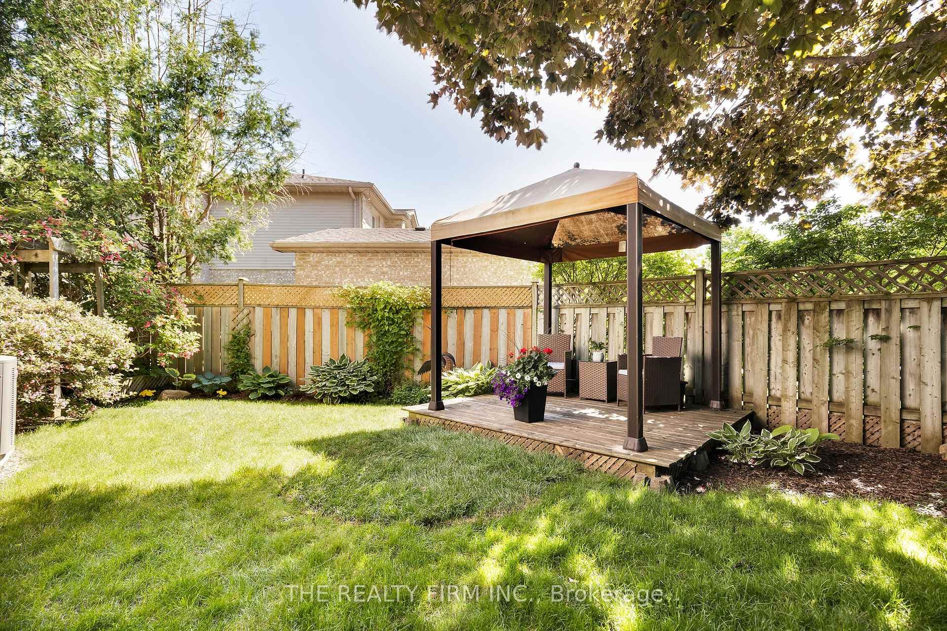 504 Sunnyside Crescent photo 40