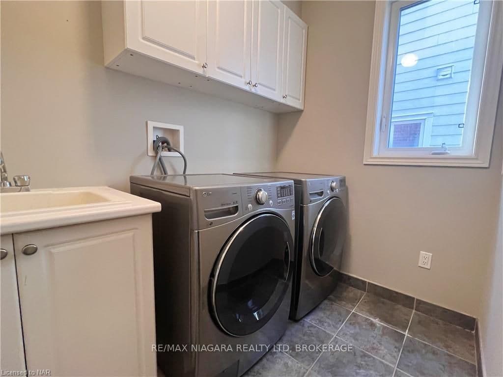 114 WINTERBERRY Boulevard photo 29