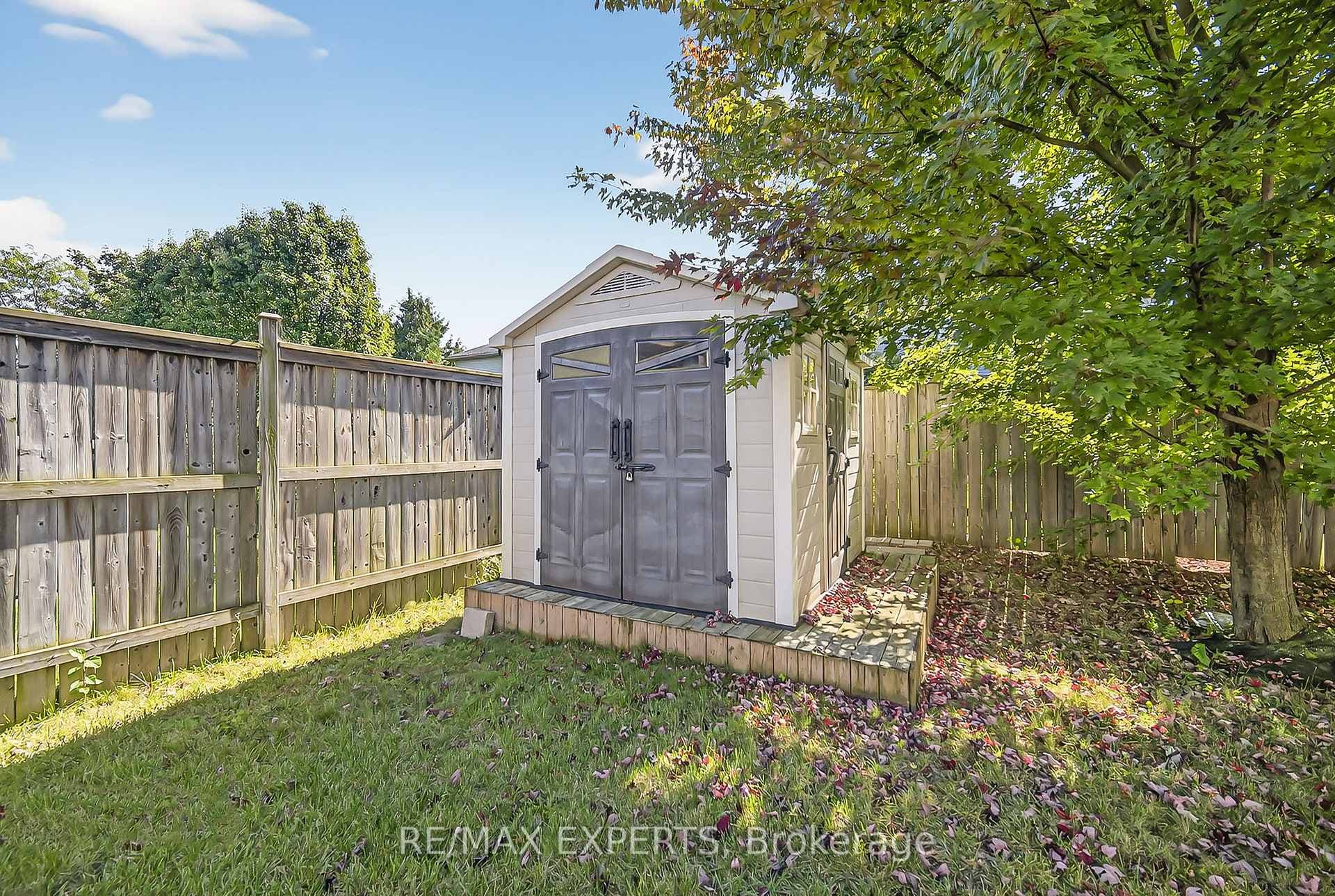 936 Talisman Crescent photo 29