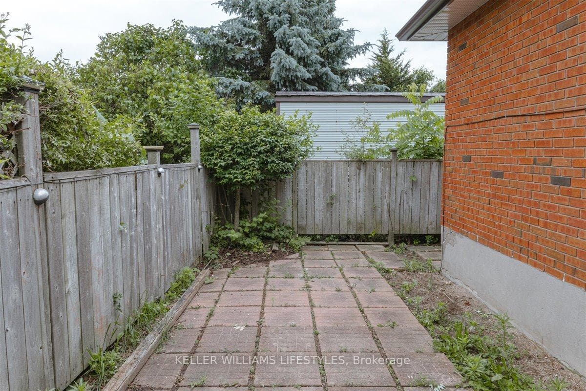 88 Dudley Crescent photo 27