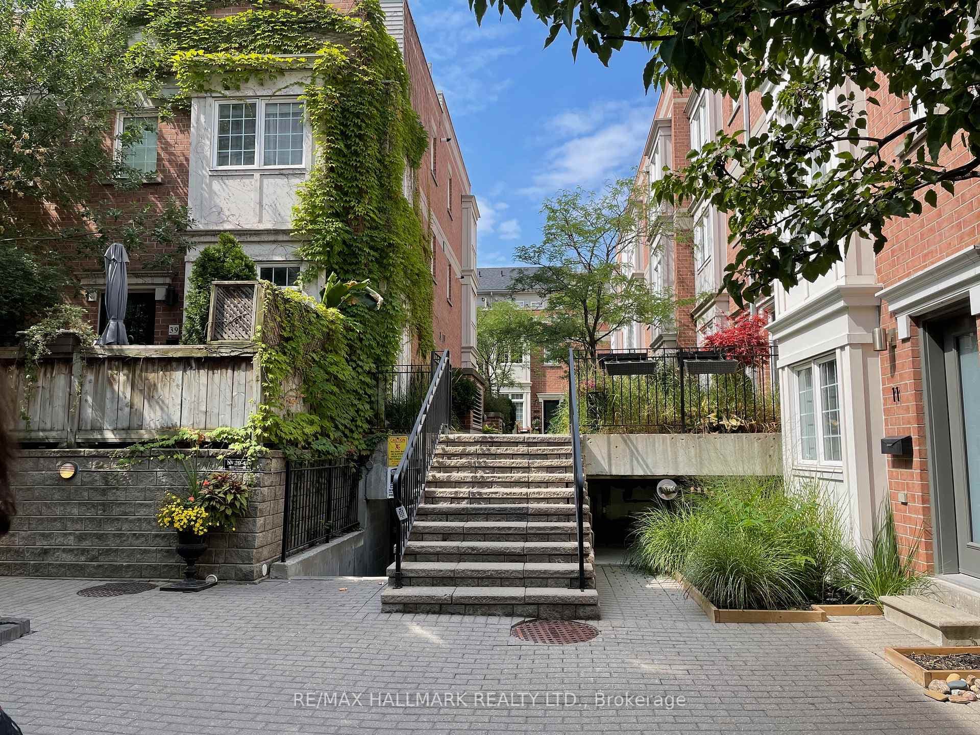 6 Wellesley Place Unit 2 photo 23
