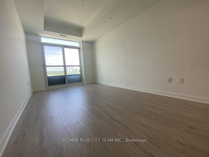 2495 Eglinton Avenue Unit 610 photo 3