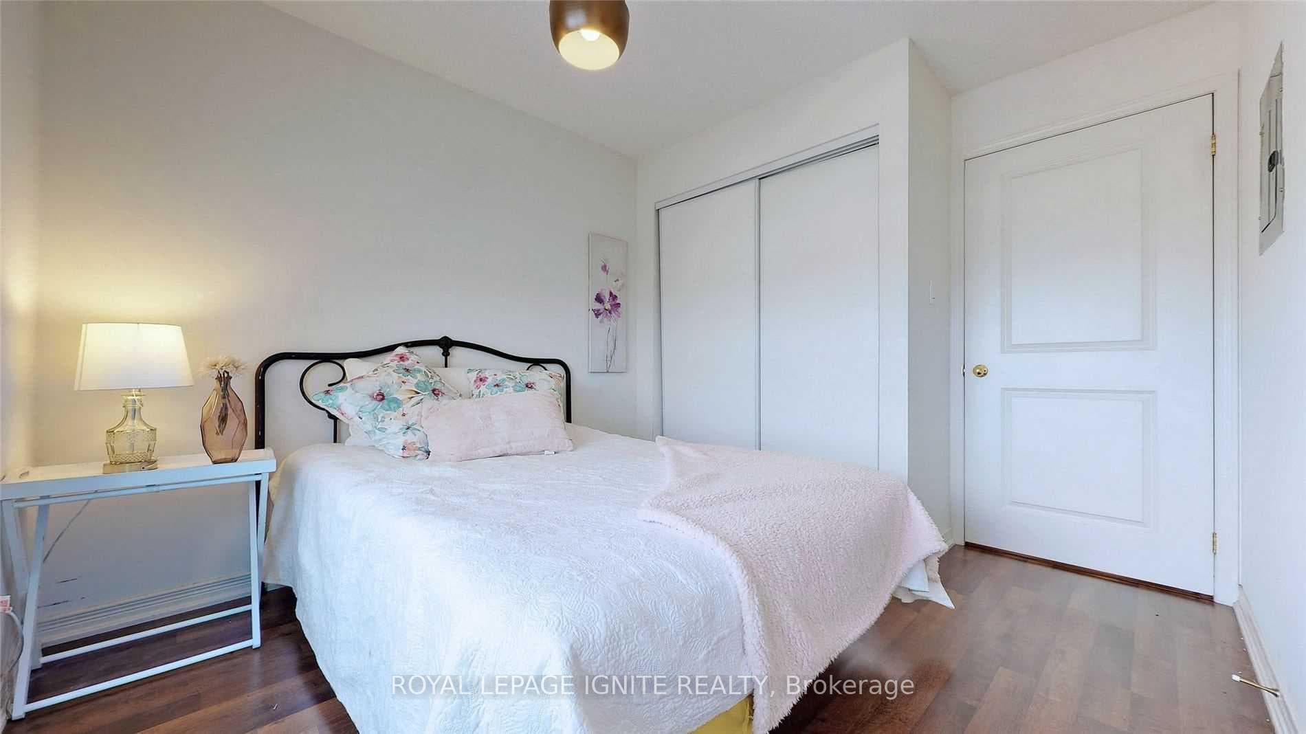 9 George Street Unit 1802 photo 29