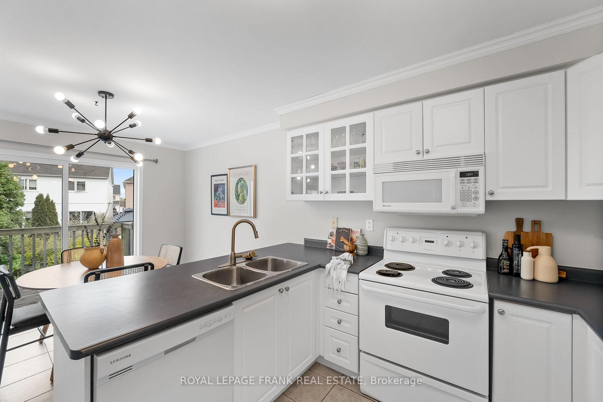 1268 Ashgrove Crescent photo 15
