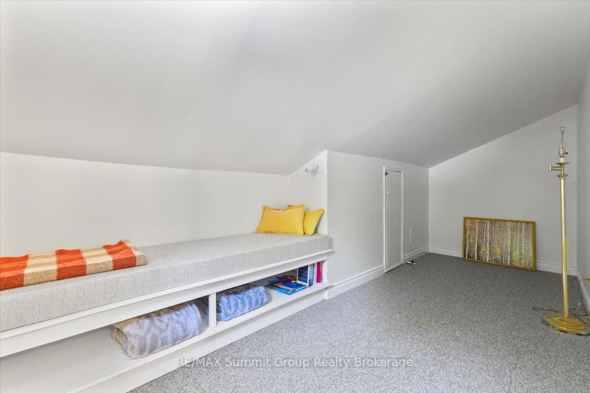 123 Amik Court photo 15