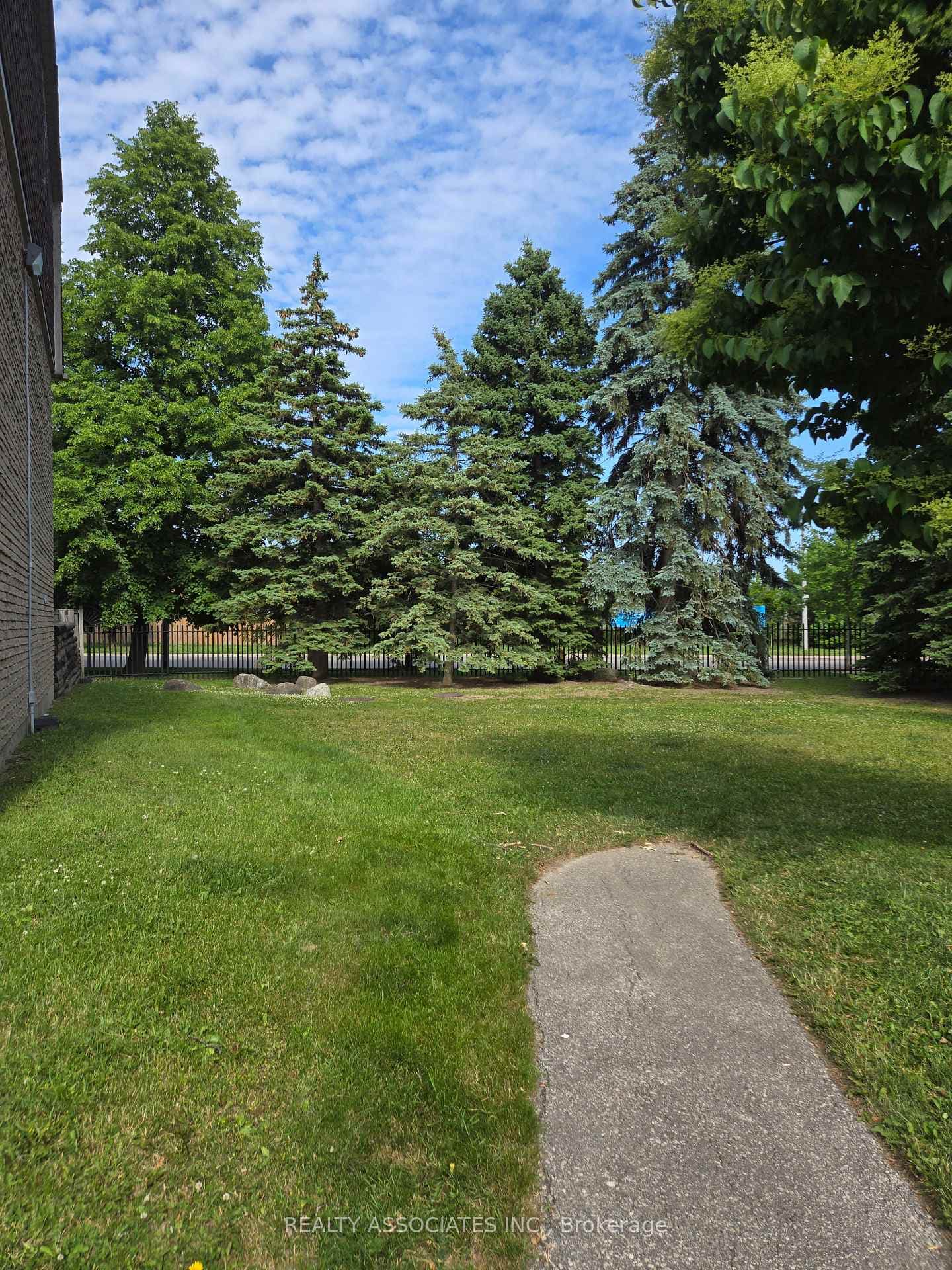 2 Stonehill Court Unit 39 photo 3