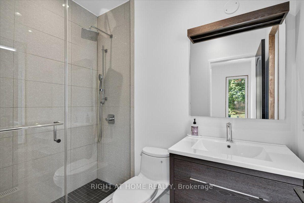 64 Larwood Boulevard photo 27