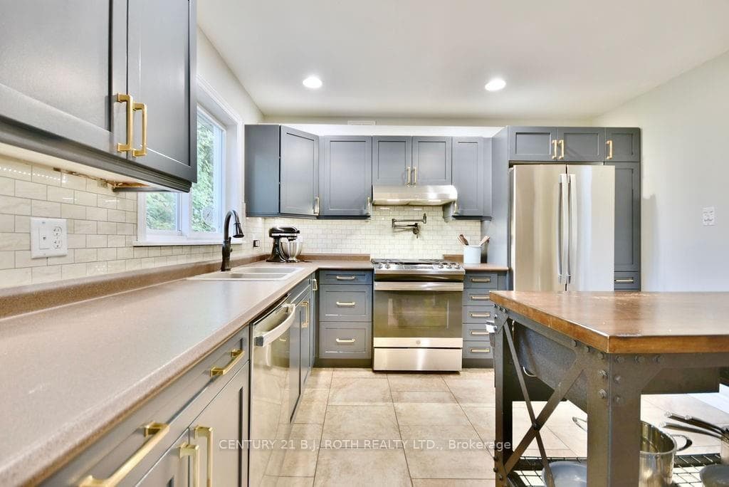 8038 PARK LANE Crescent photo 11