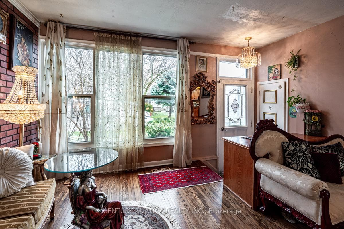 230 Axminster Drive photo 9