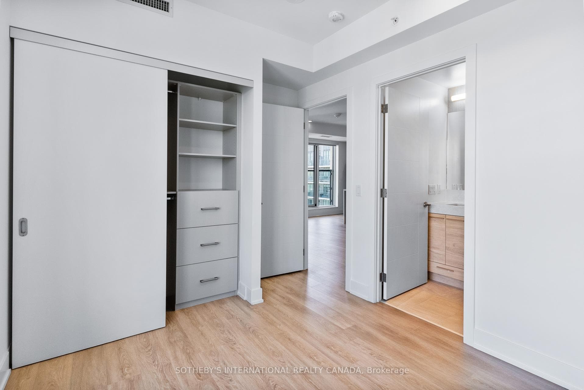 200 Redpath Avenue Unit 2005 photo 17