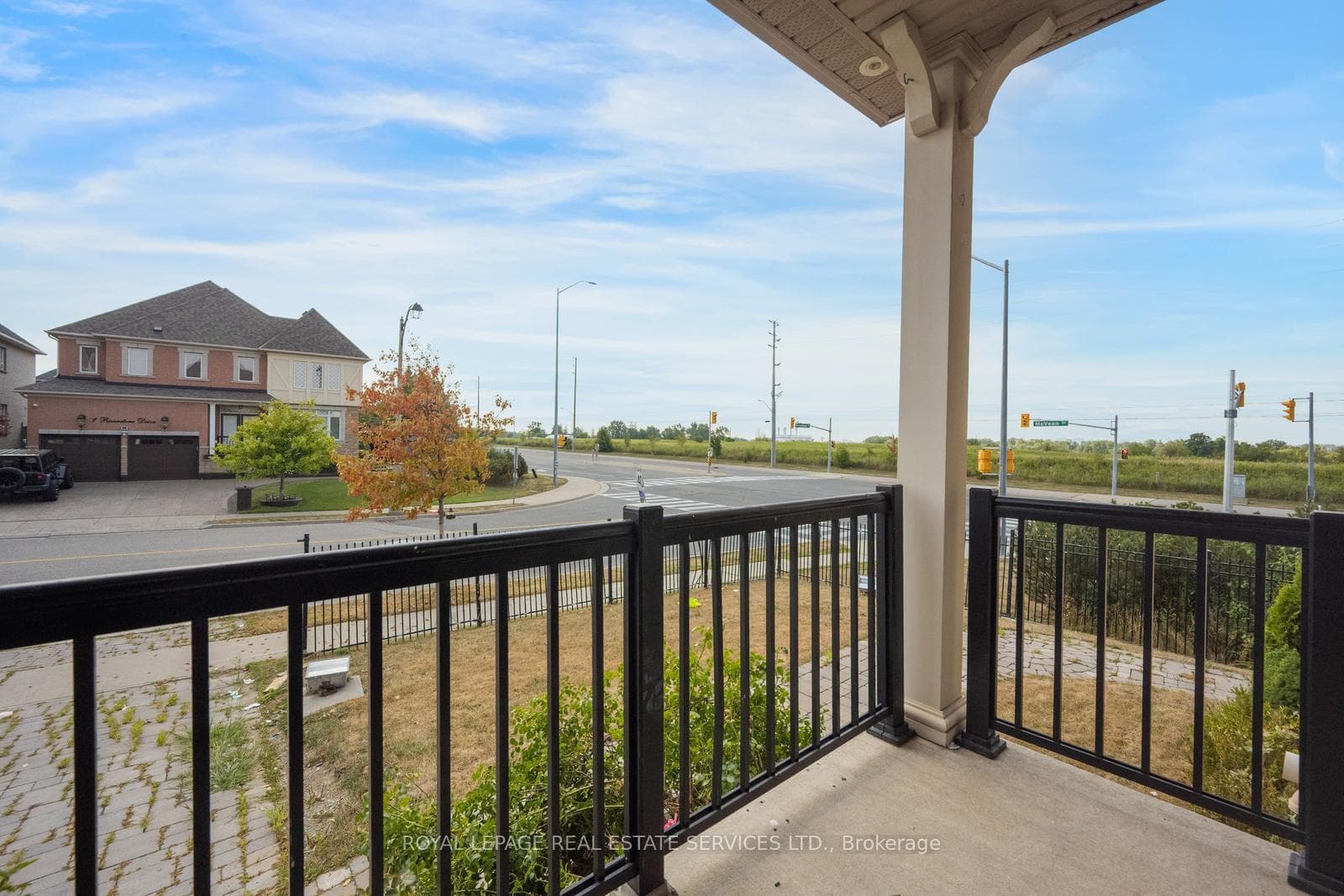 2 Riverstone Drive photo 4