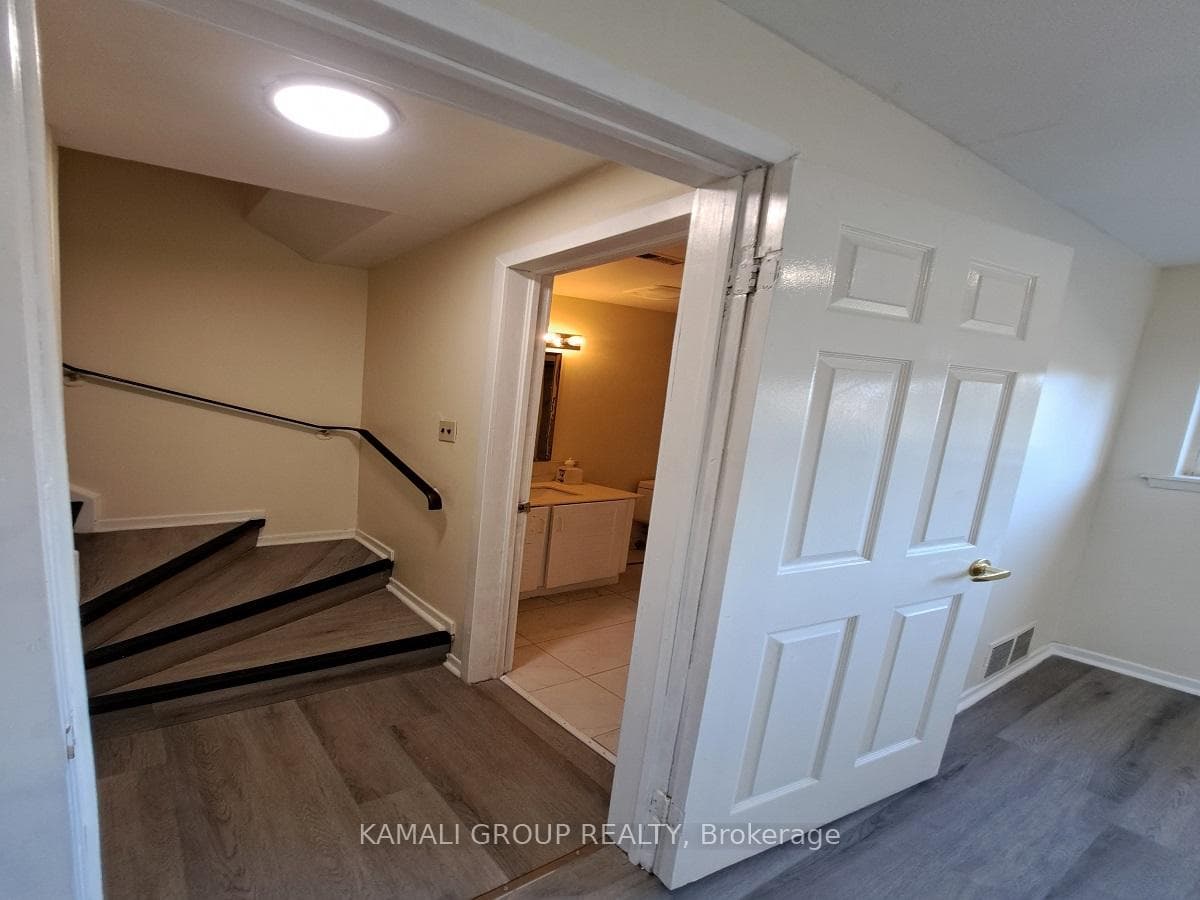 262 John Garland Boulevard photo 18
