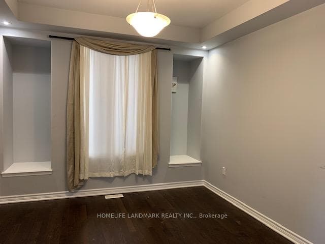 127 Buckle Crescent photo 8