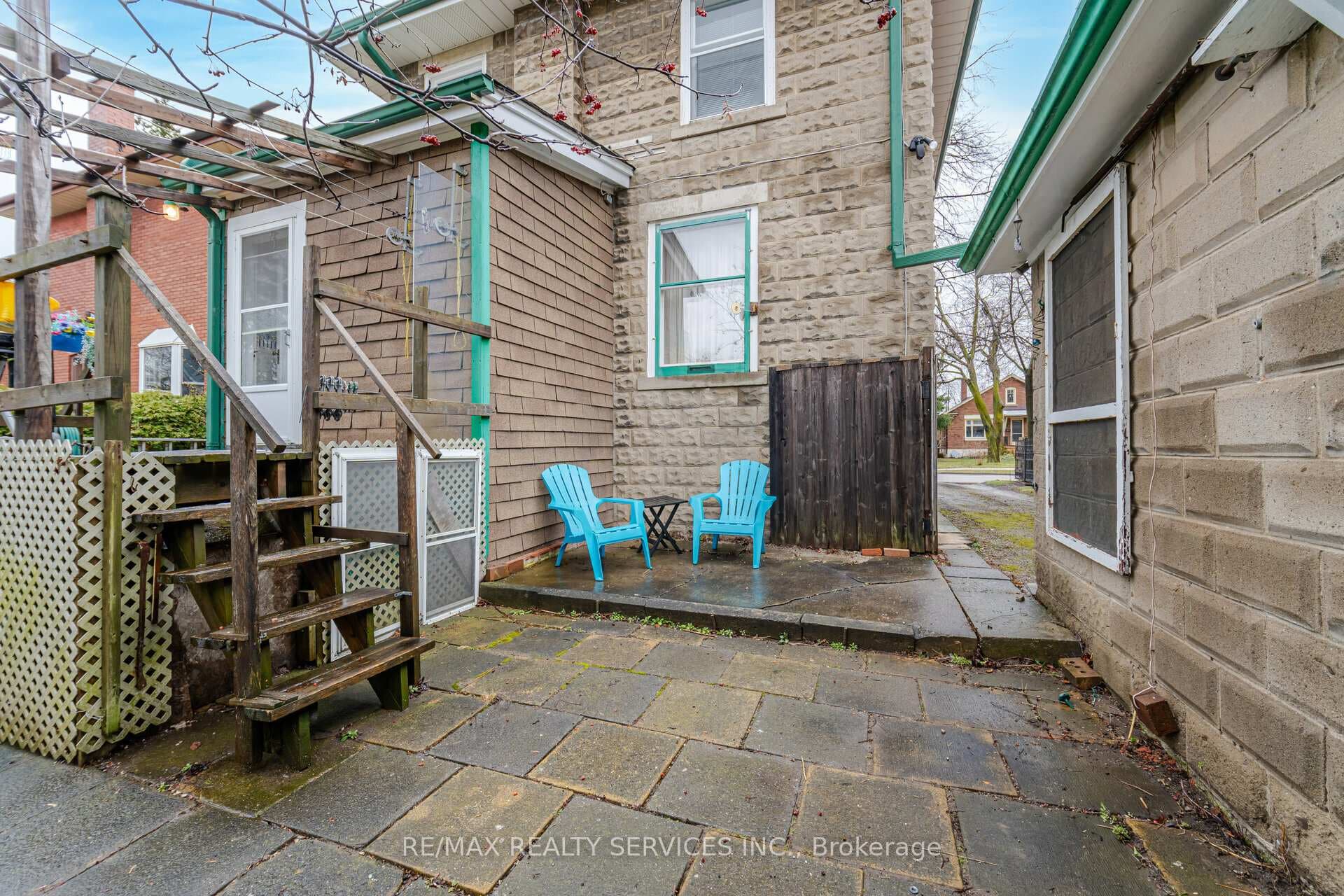 98 Mill Street photo 36