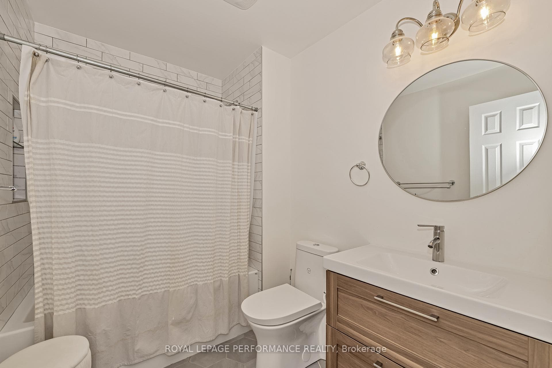 1590 Briarfield Crescent photo 20
