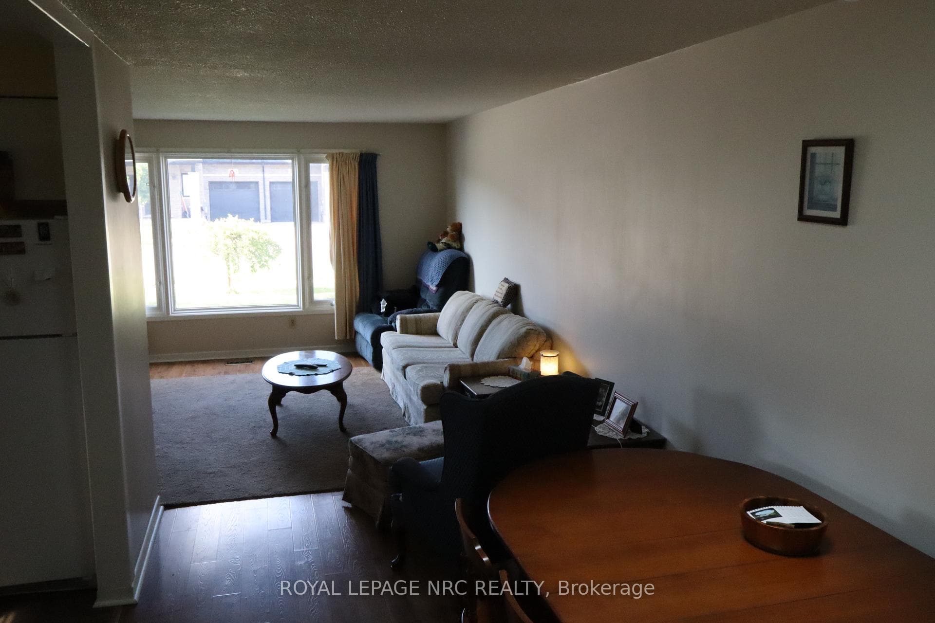 Dr to LR on main floor