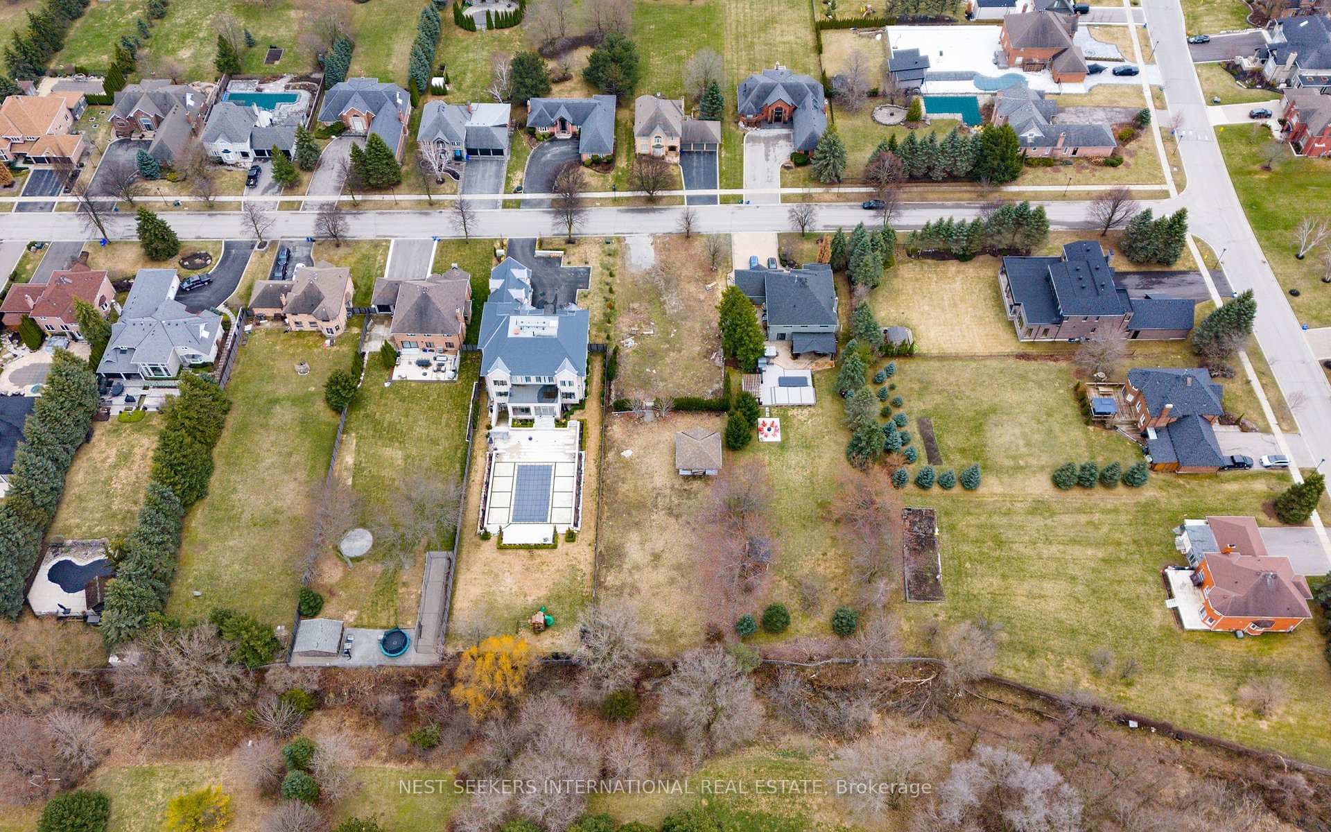 96 Robinson Road photo 37