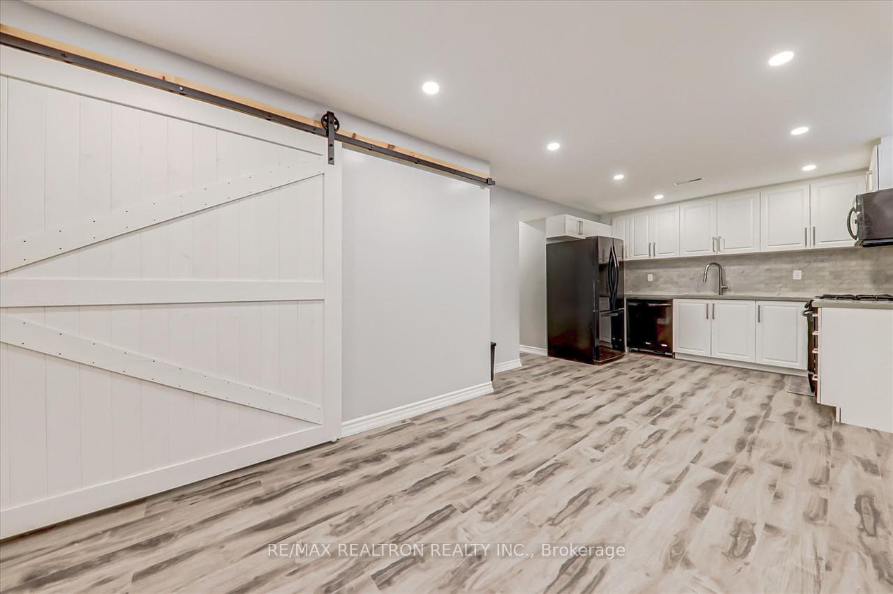 635 BECKWORTH Square Unit BSMT photo 6