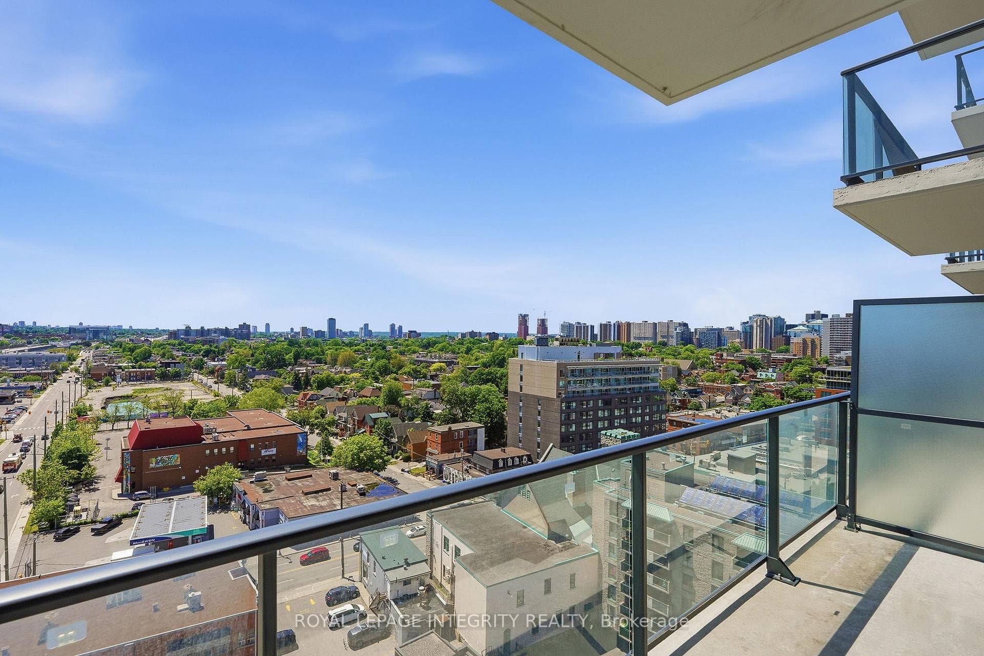 Balcony #2- Westen views with Sunsents!