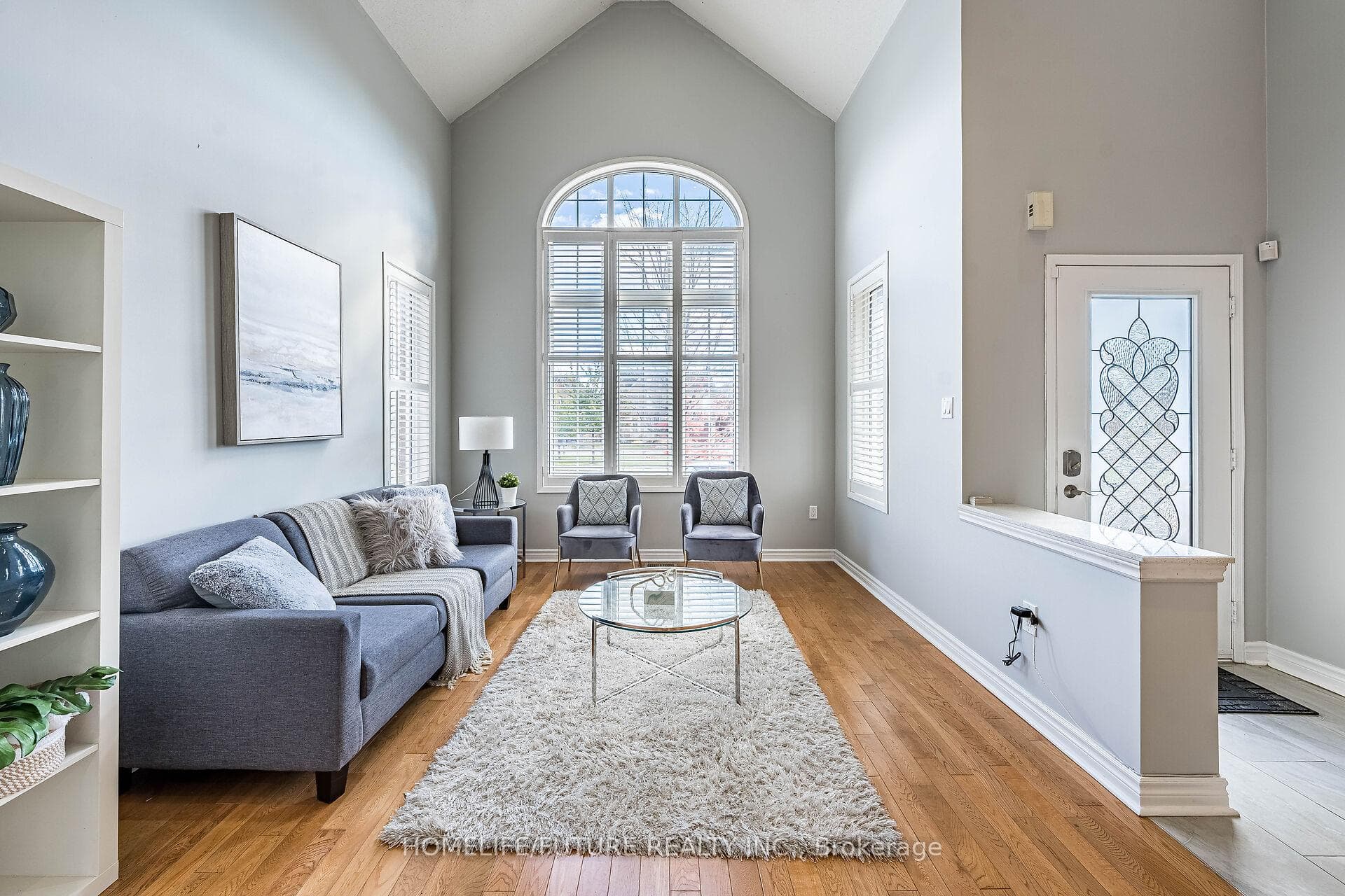 16 Mcqueen Crescent photo 7