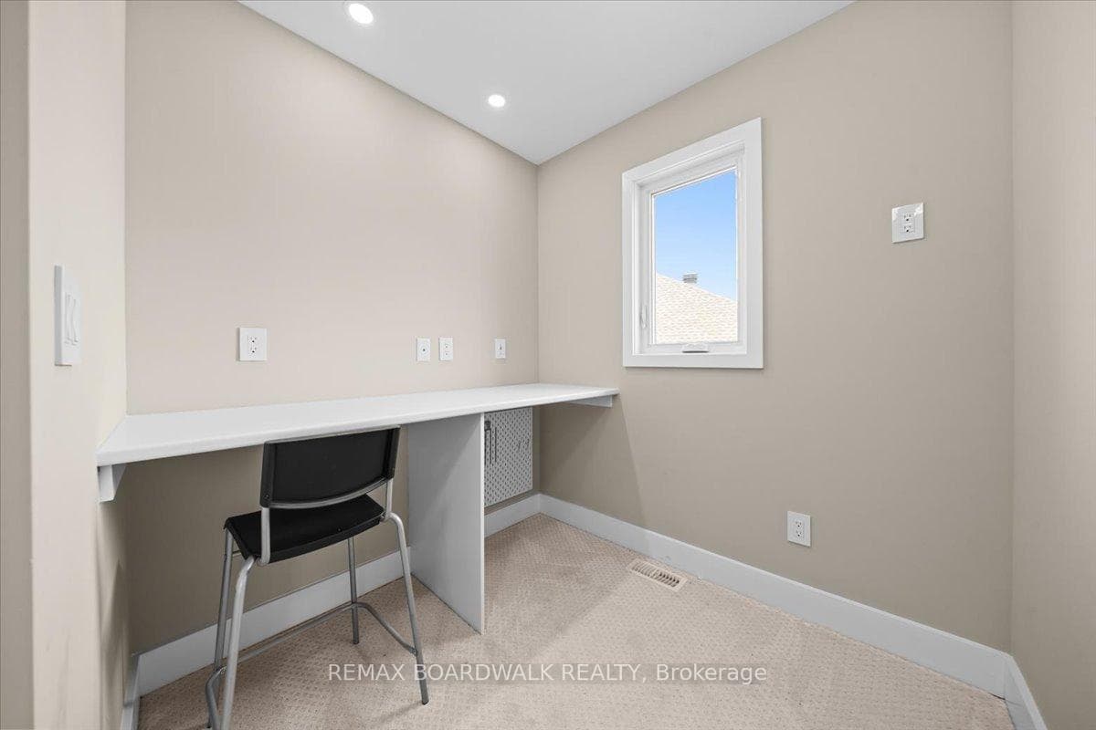 620 Barry Helman Drive photo 20