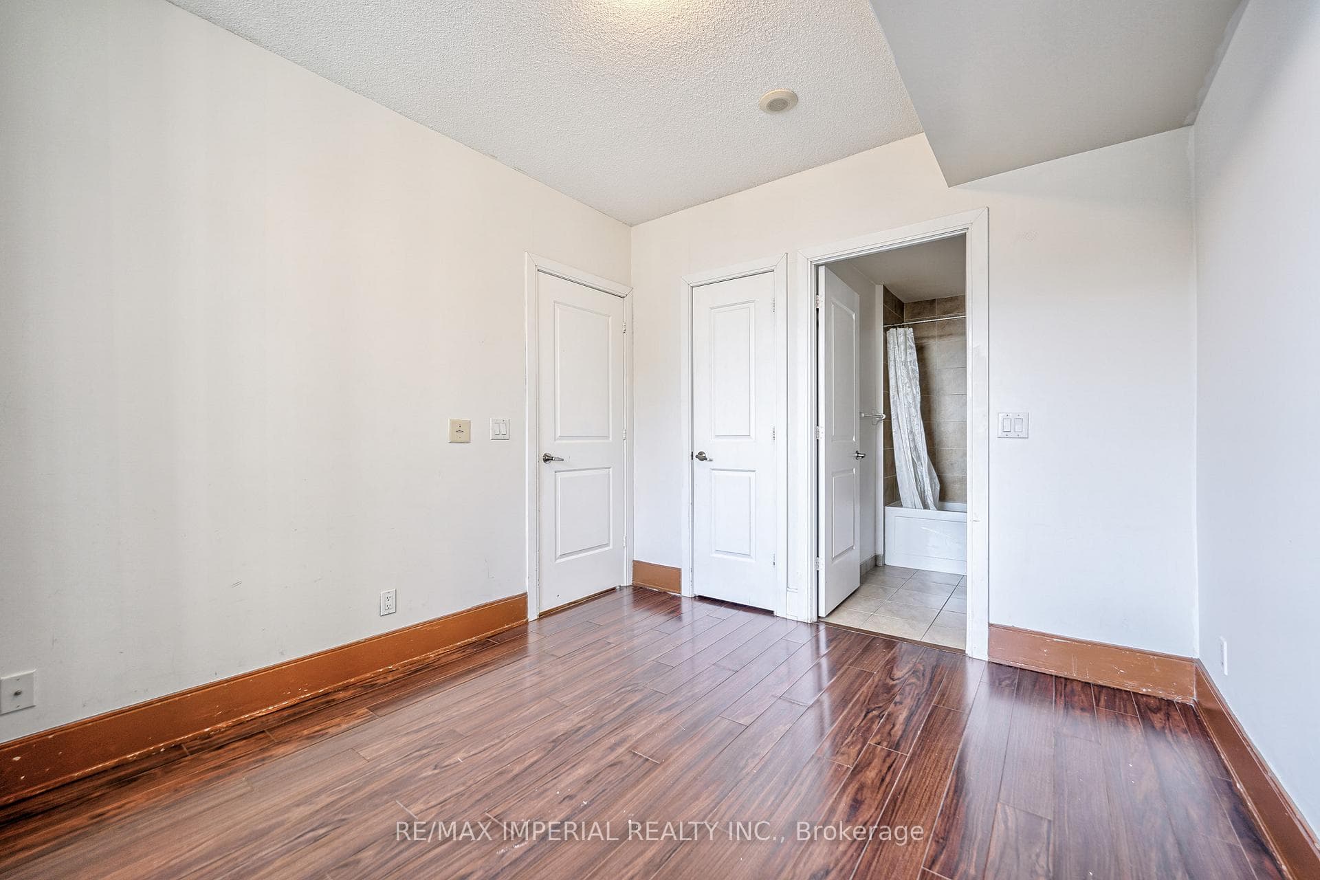 330 Burnhamthorpe Road Unit 2008 photo 13
