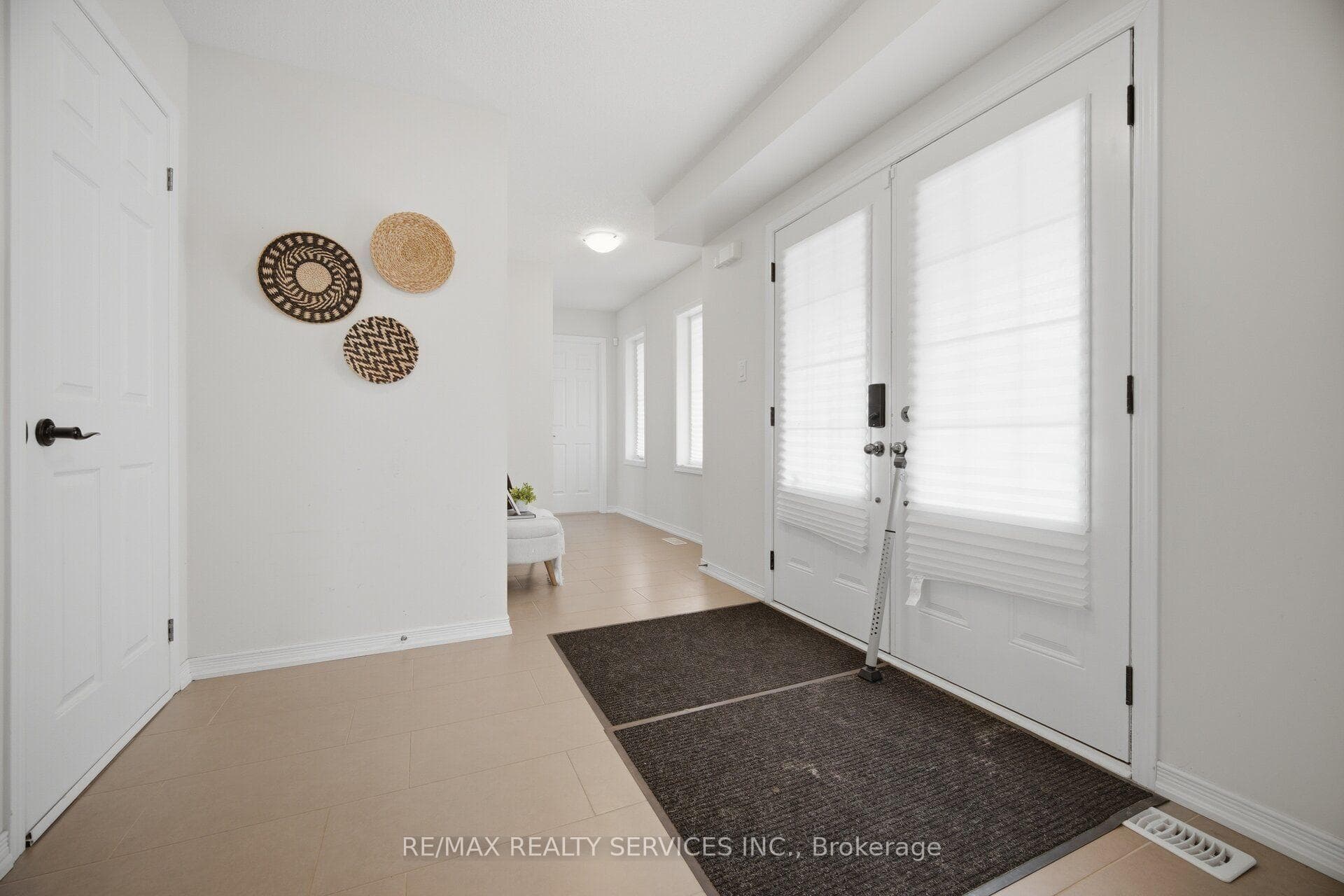 144 Baffin Crescent photo 8
