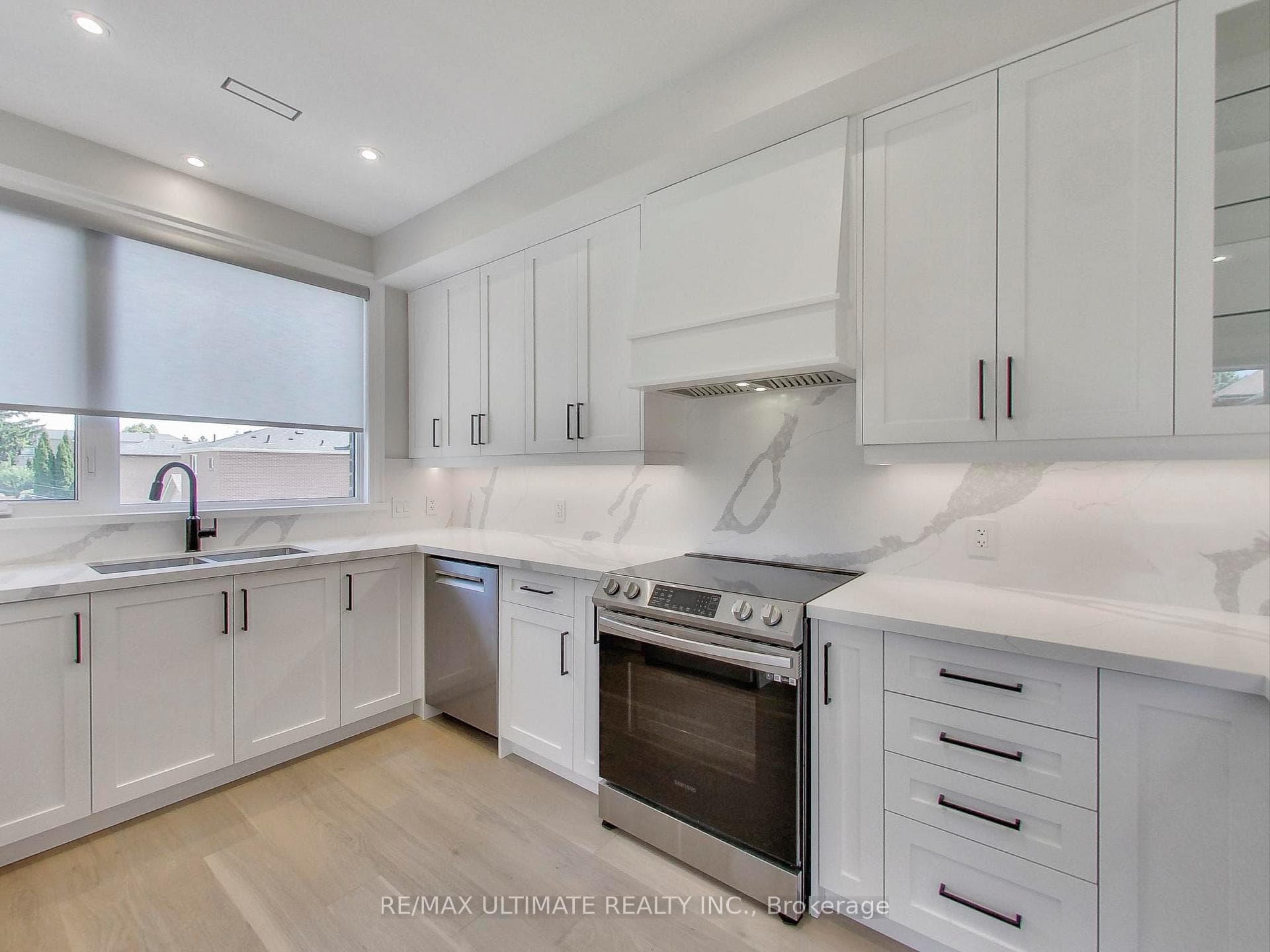 387 Glenholme Avenue Unit 201 photo 18
