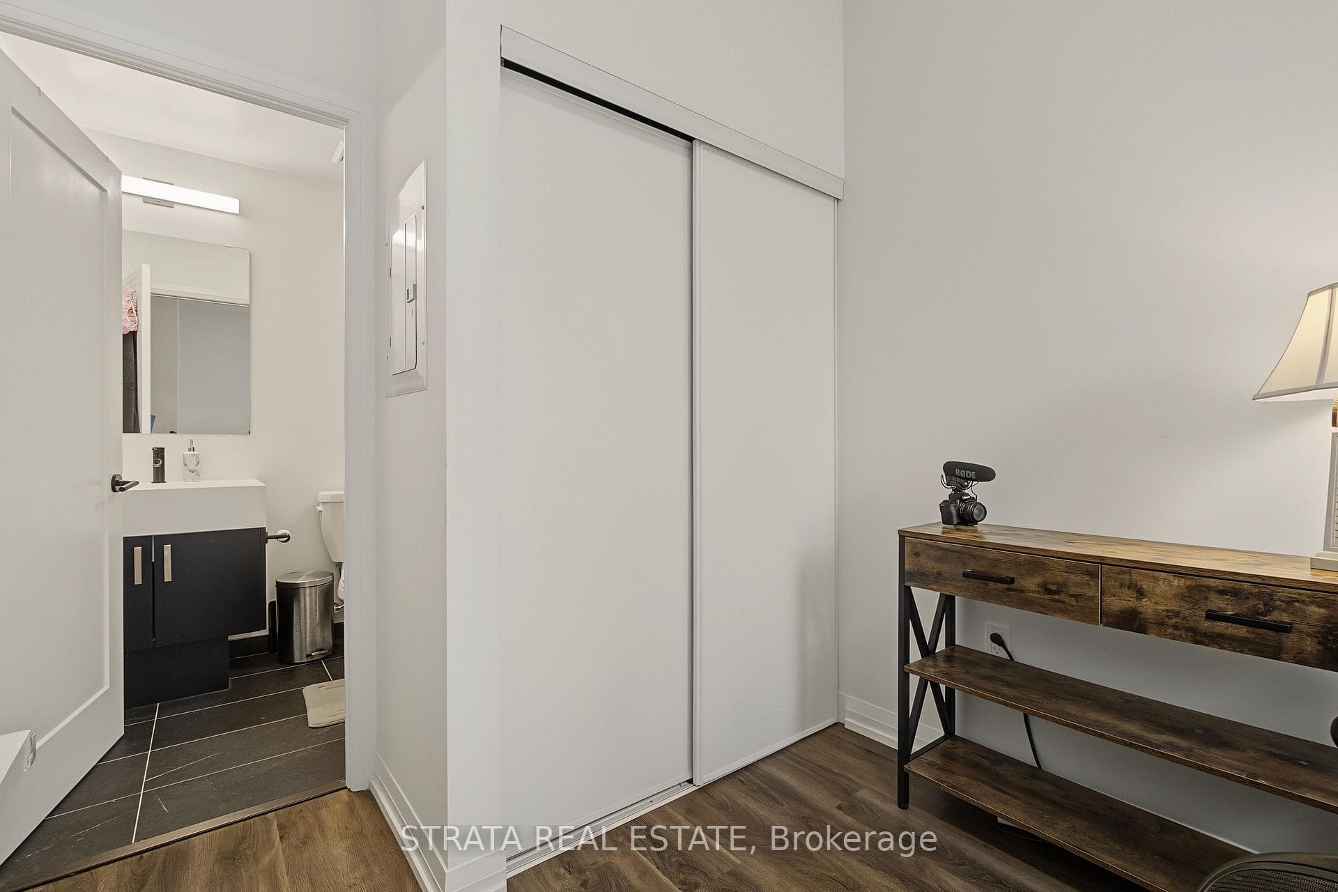 280 Dundas Street Unit 403 photo 6
