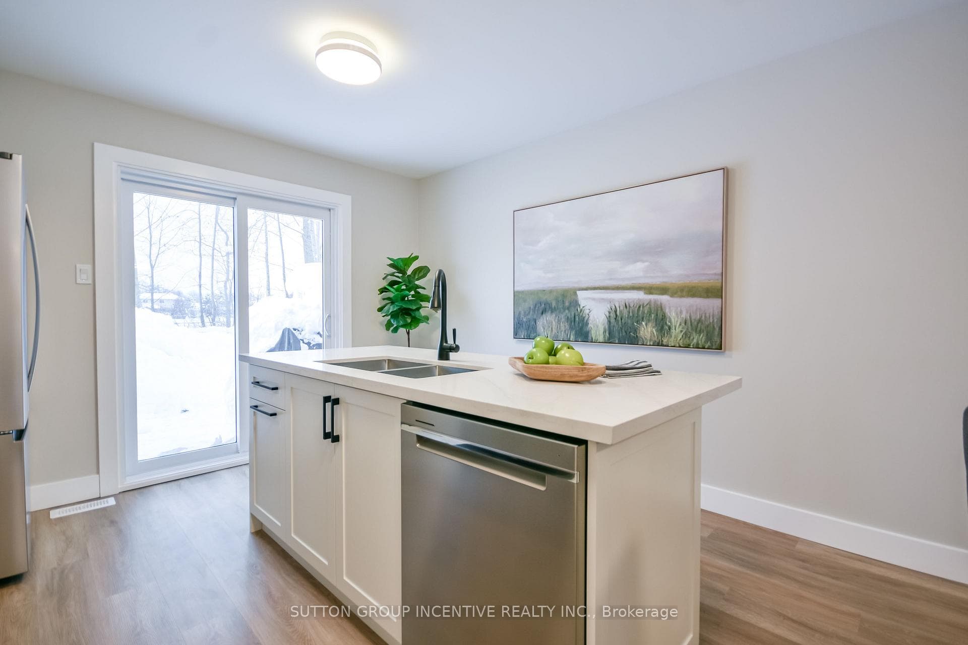 923 Ottawa Street photo 11