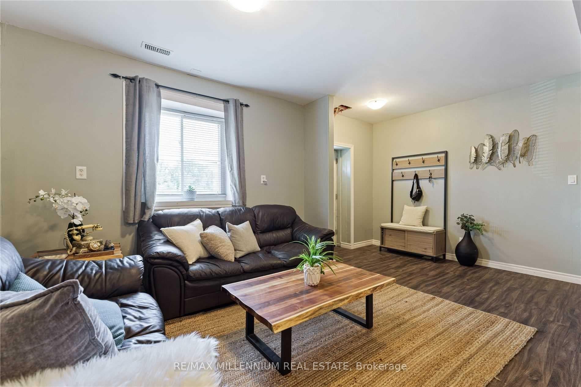 225 Grand River Avenue photo 6