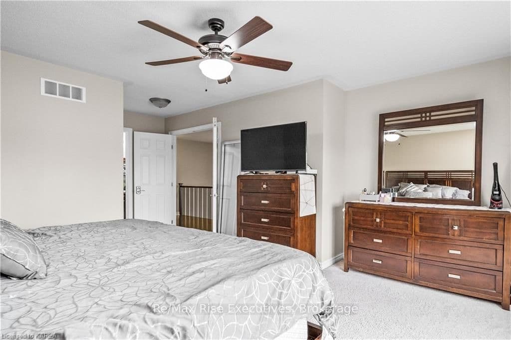 1184 ESCALA Crescent photo 24