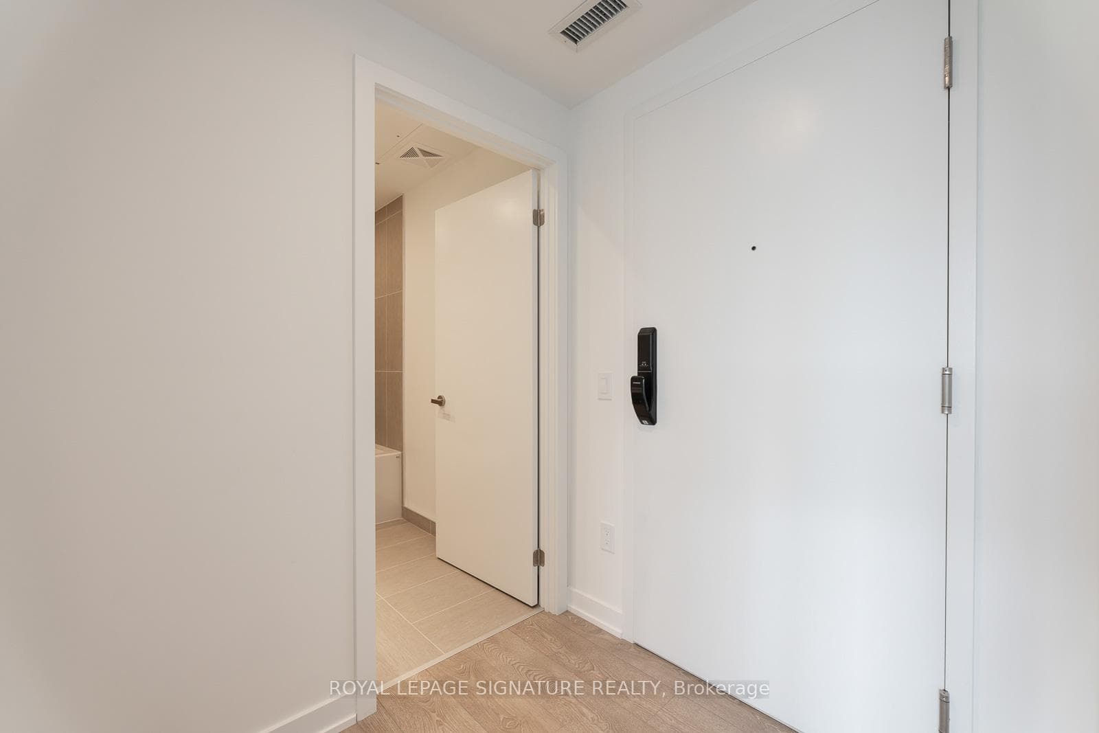 28 Ann Street Unit 916 photo 2