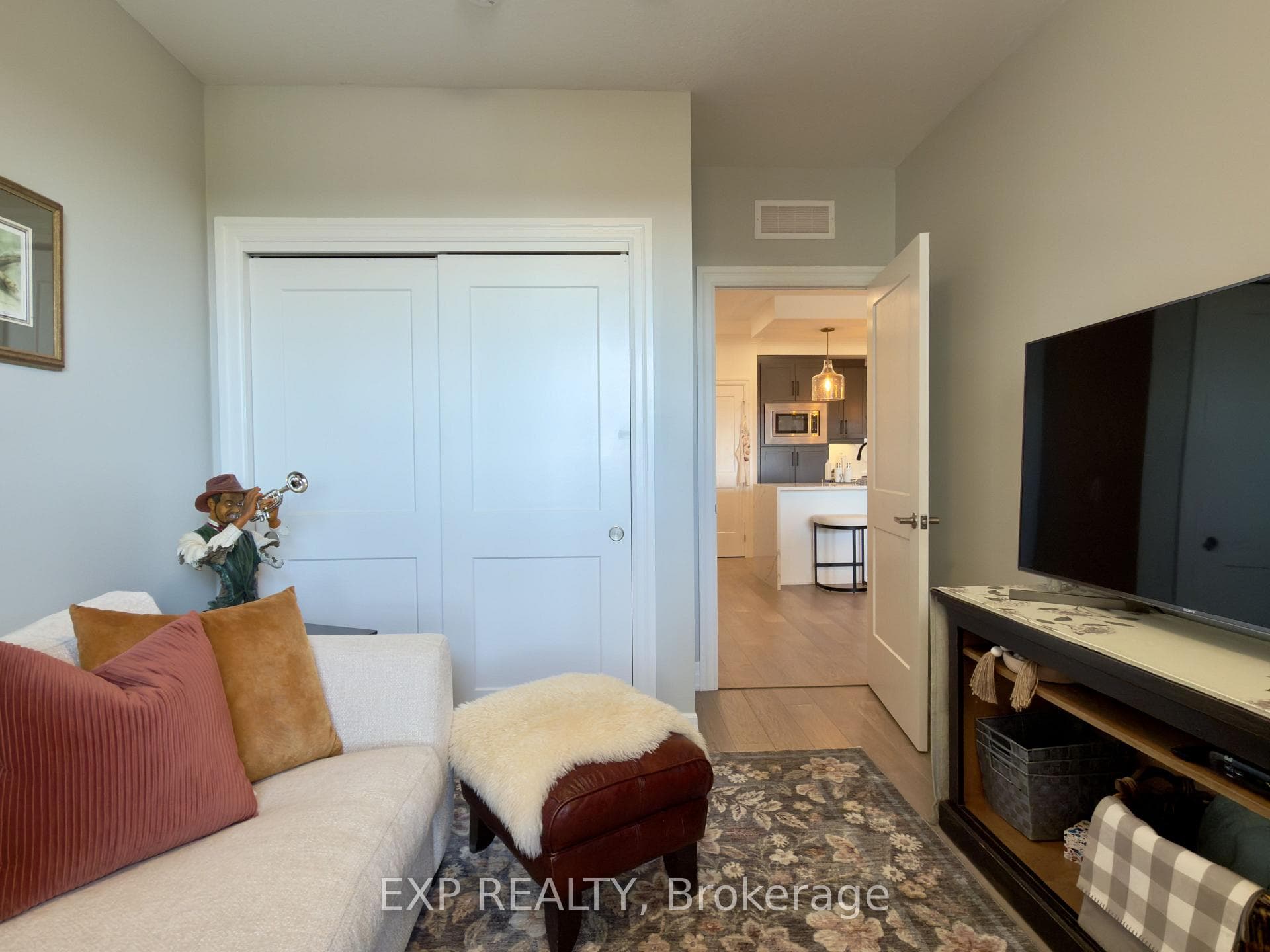 Guest Bedroom with double door closet.