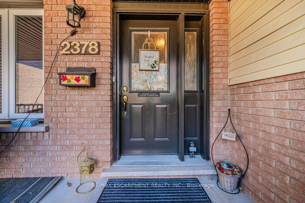 2378 Headon Road photo 5