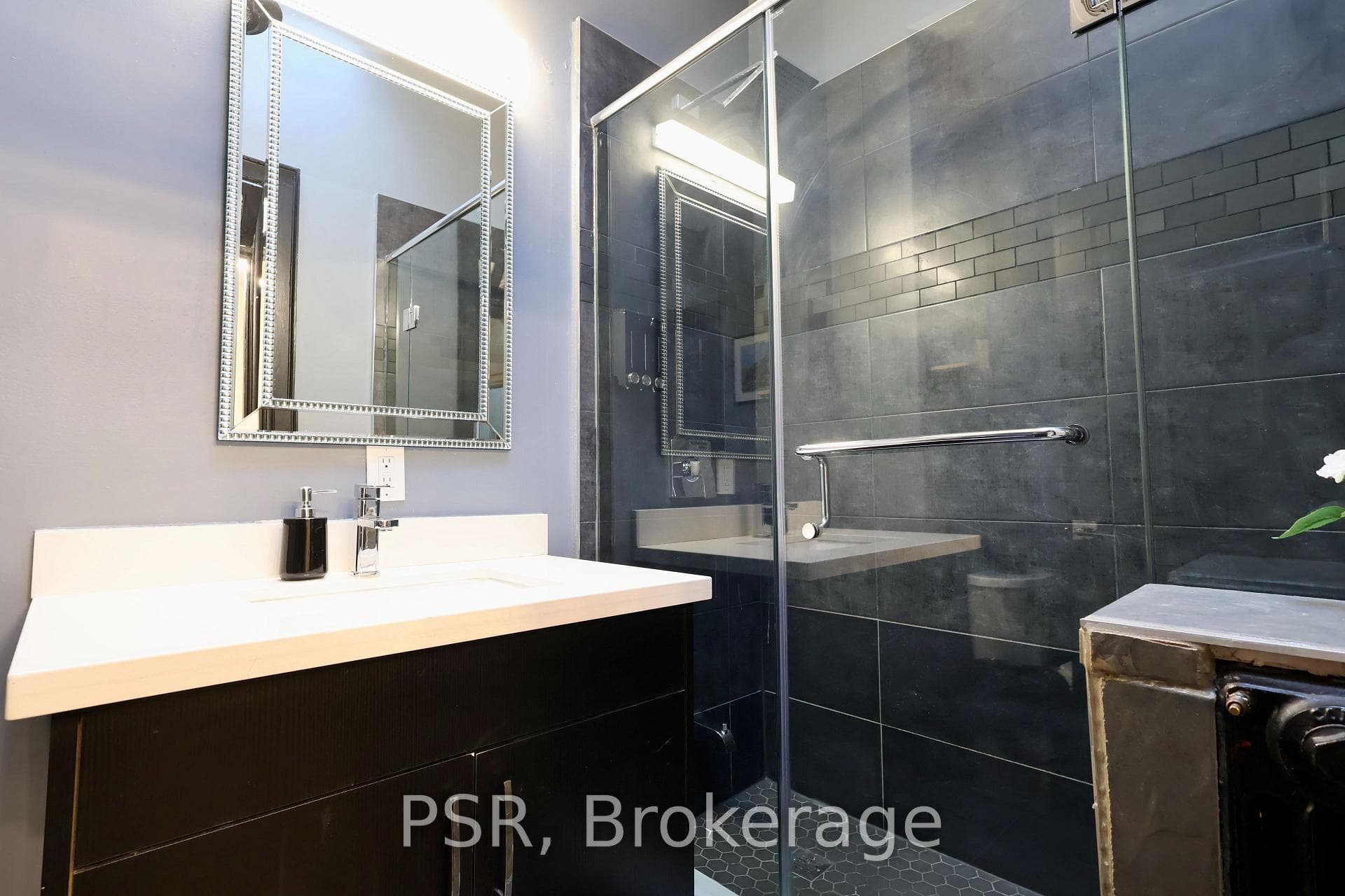 631 Queen Street Unit 3 photo 23