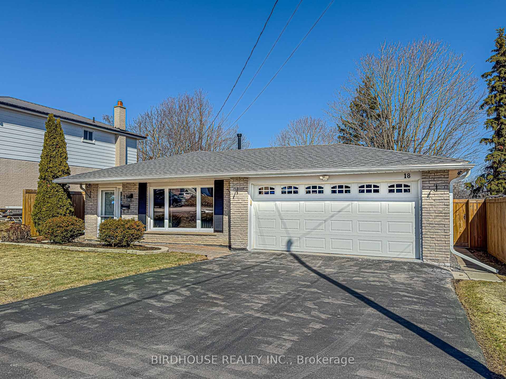 18 Mohawk Drive photo 3