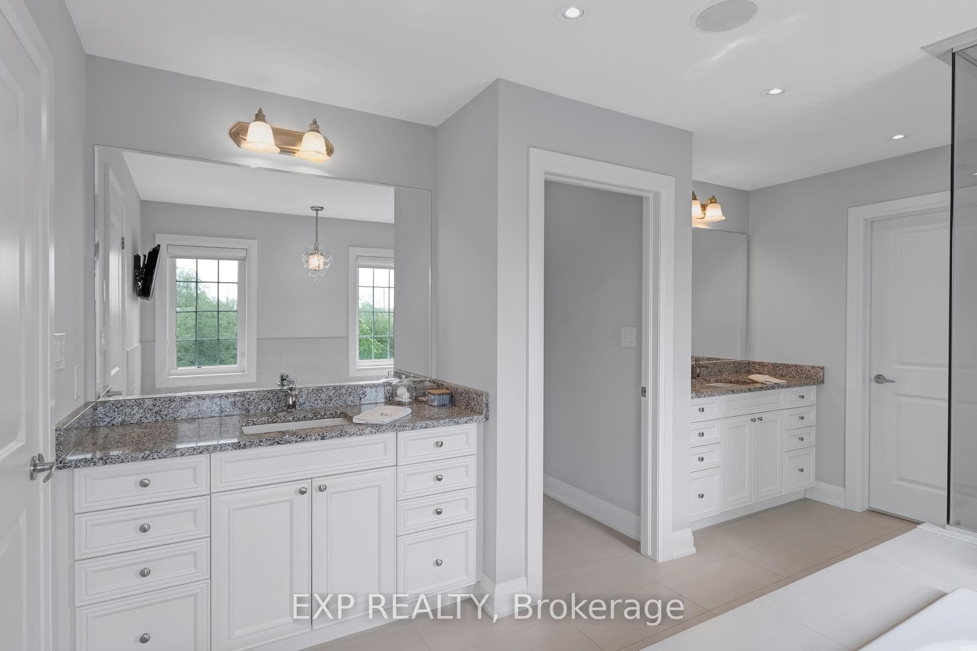 156 Degraaf Crescent photo 24