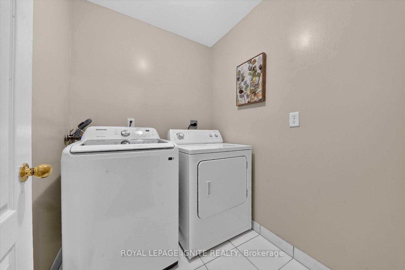 57 Armitage Crescent photo 37