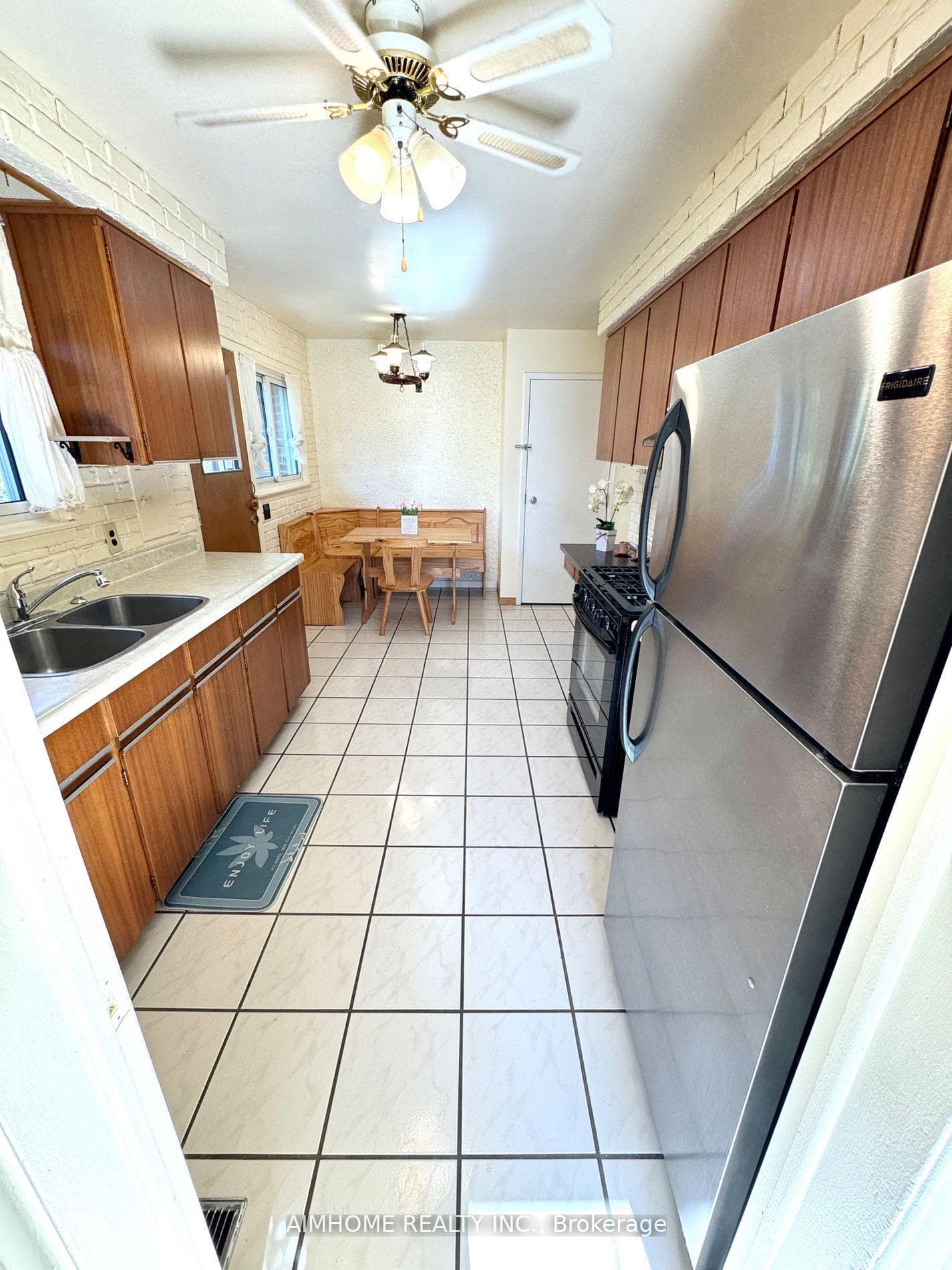 31 Poplar Road Unit (Main) photo 12