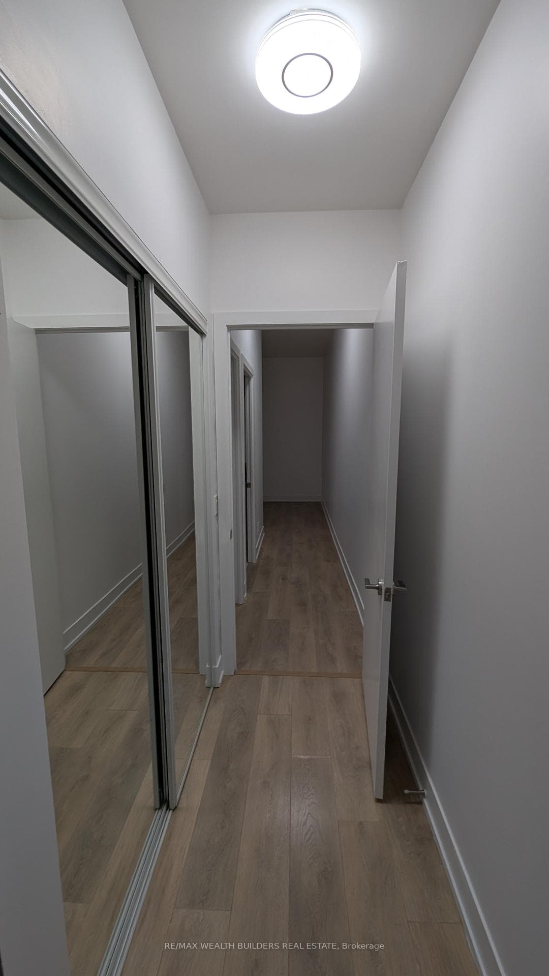 9471 Yonge Street Unit 213 photo 6