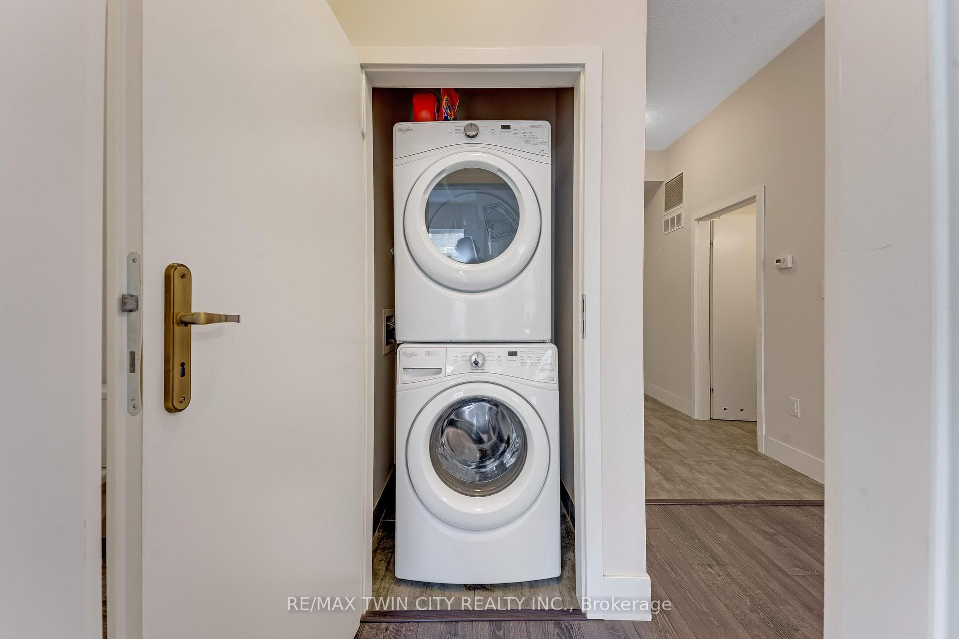 253 Albert Street Unit 202 photo 16