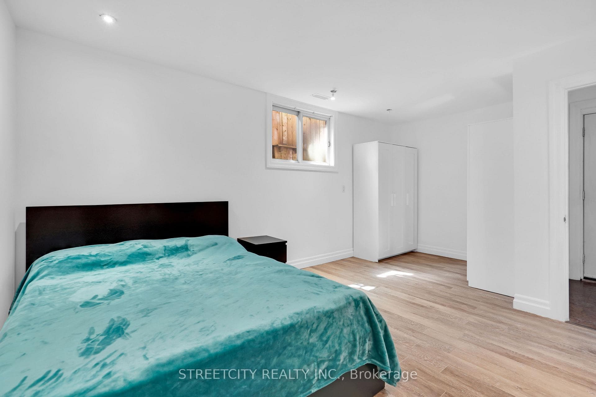 15 Camden Road photo 23