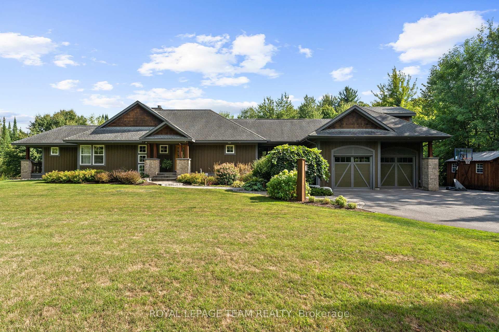 1560 Maley Lane photo 2