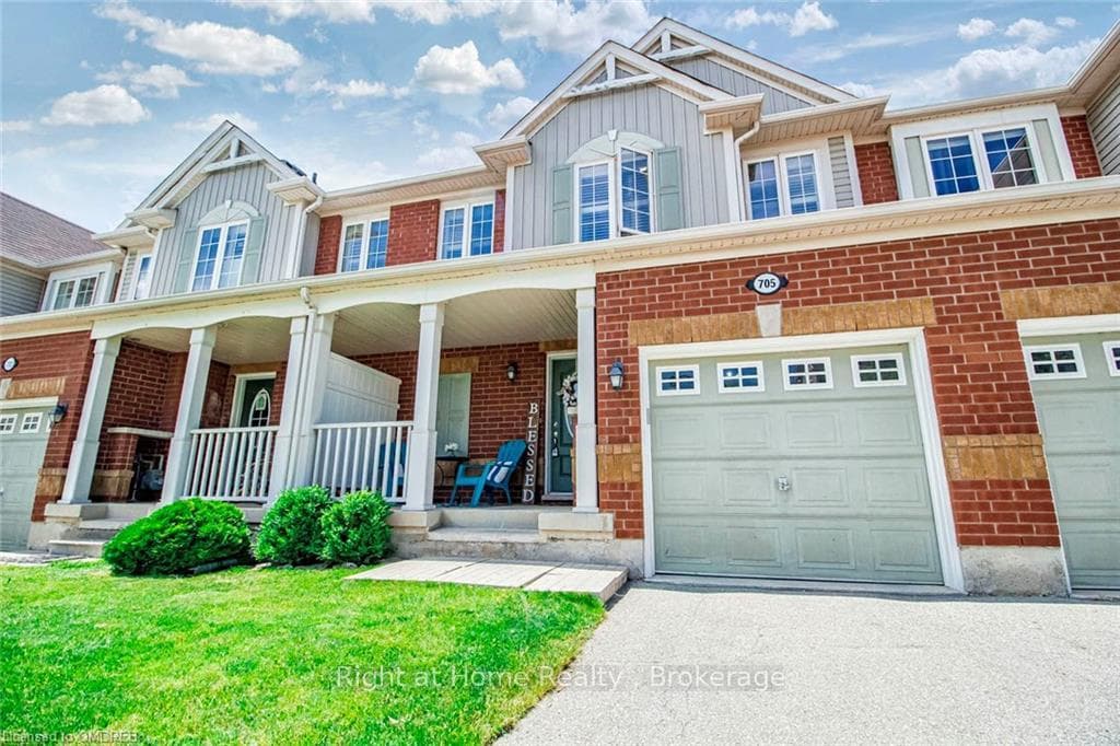 705 AMBROISE Crescent photo 1