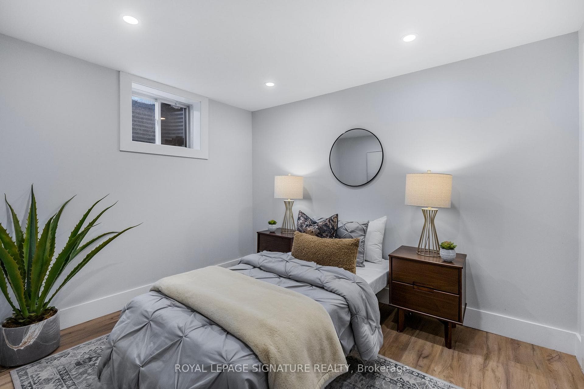 145 Burbank Crescent photo 34