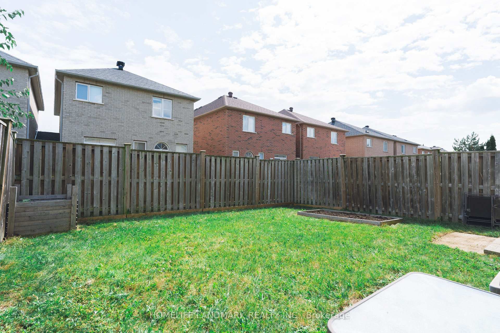 15 Hermitage Boulevard photo 33